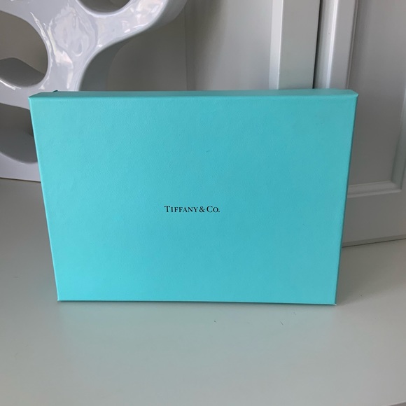 TIFFANY & CO. Medium Gift Box BRAND NEW - Picture 9 of 10